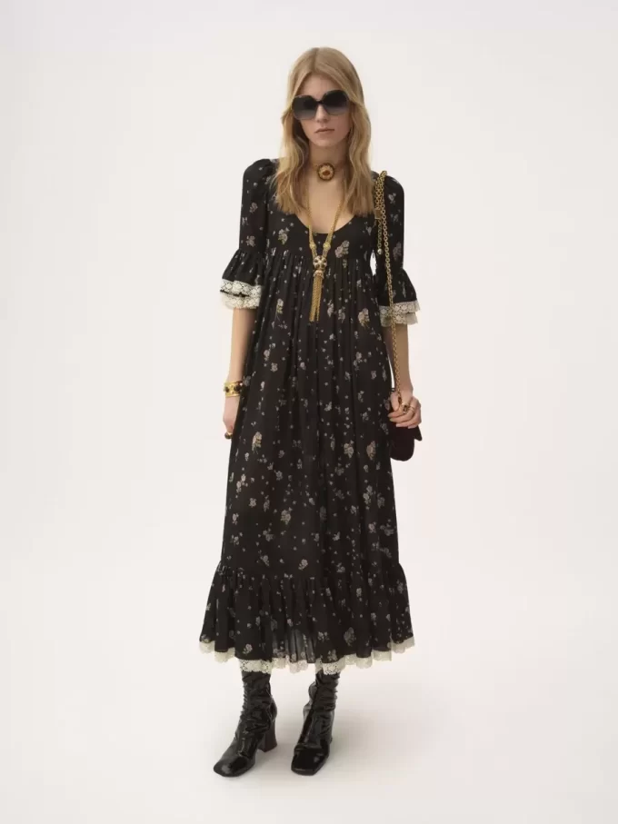 Robe midi à col rond en charmeuse de soie et dentelle Robe midi à col rond en charmeuse de soie et dentelle
