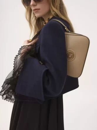 sac bandoulire horse medal en cuir grain 2 330x440 - Sac bandouli&egrave;re Horse Medal en cuir grain&eacute;
