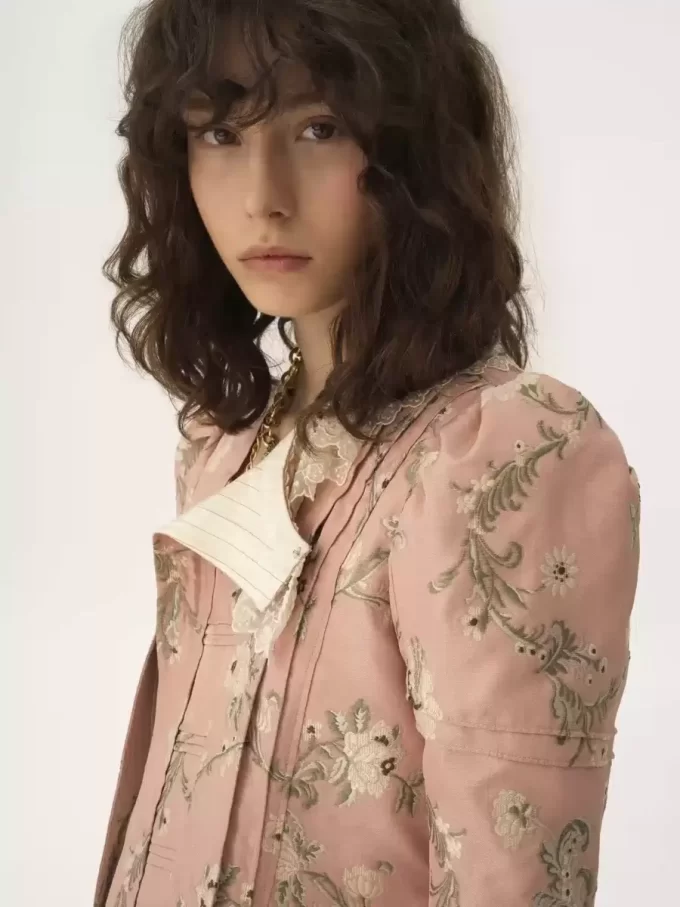 Veste ajustée en taffetas jacquard et dentelle