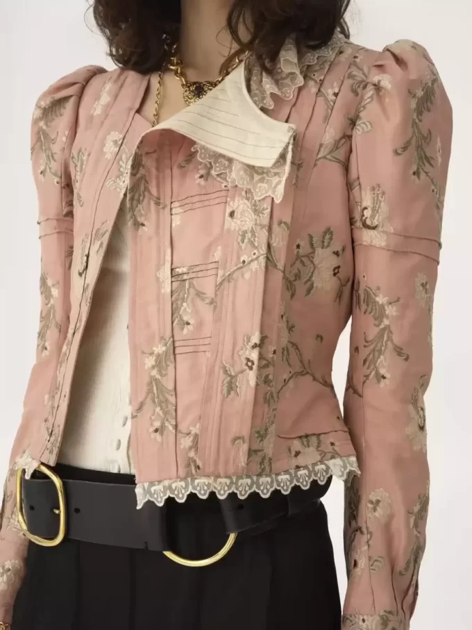 Veste ajustée en taffetas jacquard et dentelle