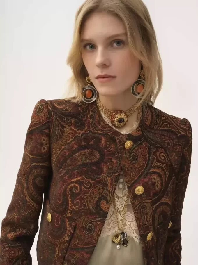 Veste carrée sans col en jacquard tapisserie Veste carrée sans col en jacquard tapisserie
