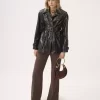 Veste ceinturée en coton enduit brillant