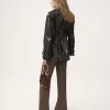 Veste ceinturée en coton enduit brillant