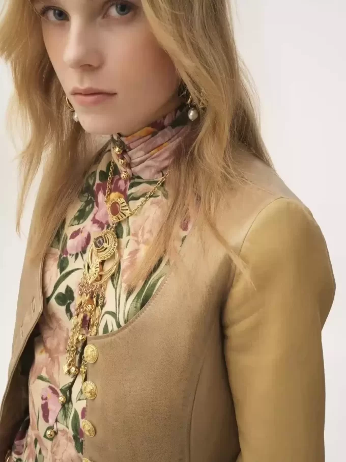 Veste cintrée à col rond en cuir