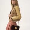 Veste cintrée à col rond en cuir