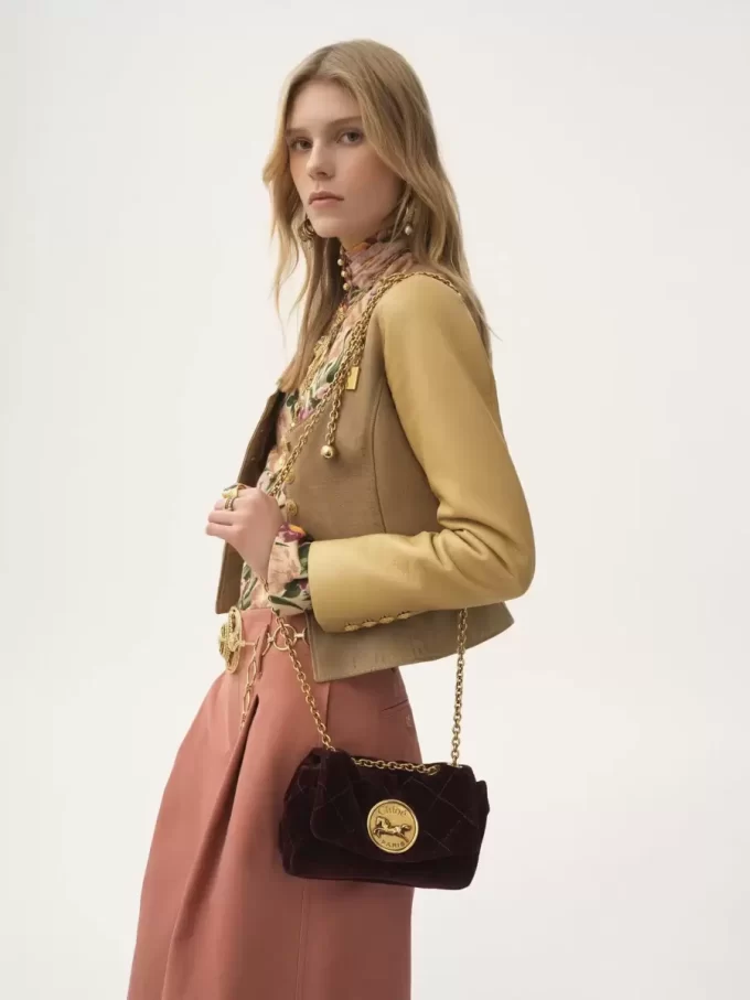 Veste cintrée à col rond en cuir