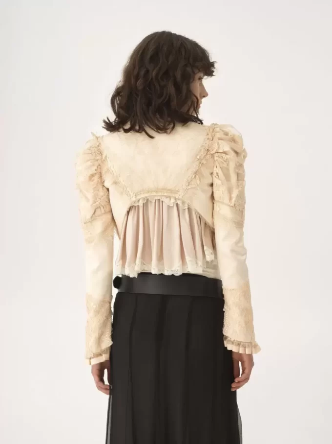 Veste courte ajustée en satin duchesse de soie et dentelle Veste courte ajustée en satin duchesse de soie et dentelle