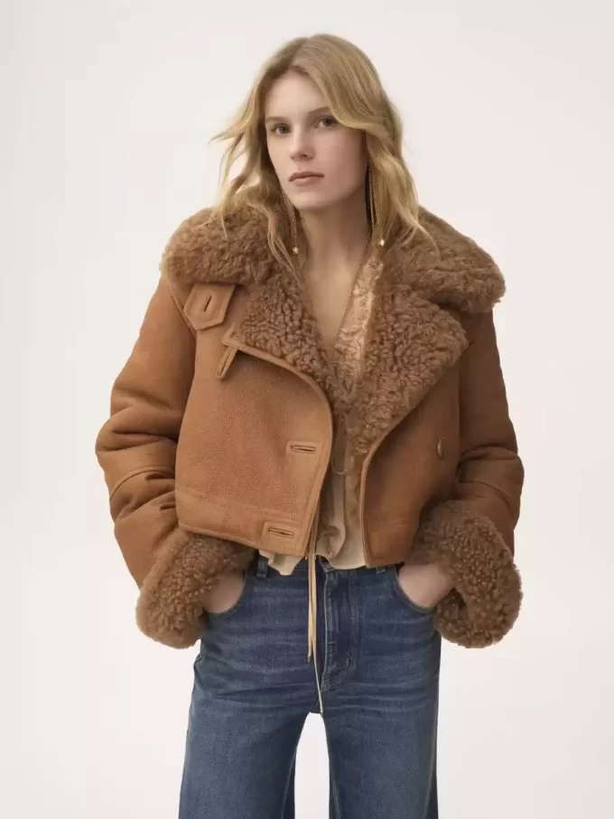 Veste courte carrée en cuir Veste courte carrée en cuir
