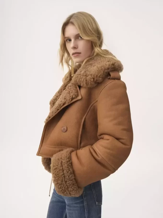 Veste courte carrée en cuir Veste courte carrée en cuir