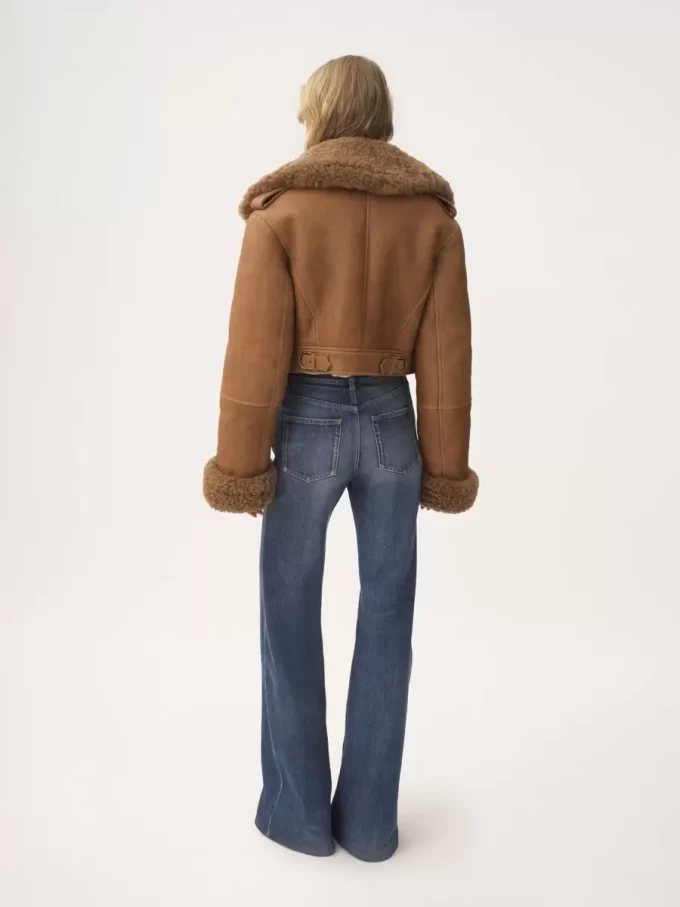 Veste courte carrée en cuir Veste courte carrée en cuir