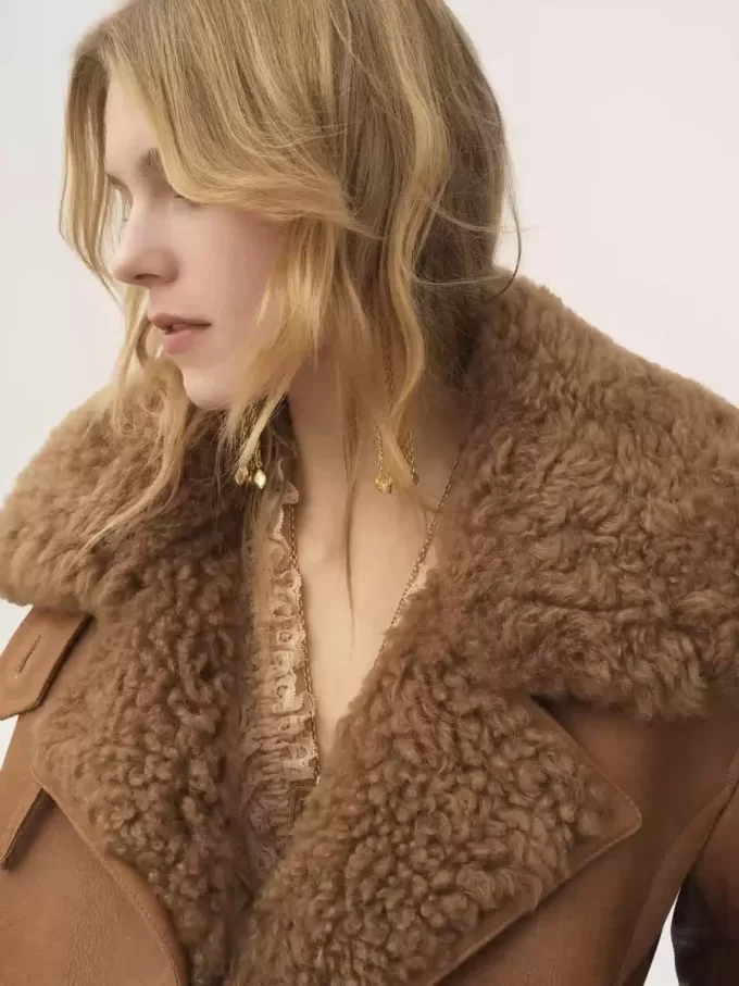 Veste courte carrée en cuir Veste courte carrée en cuir