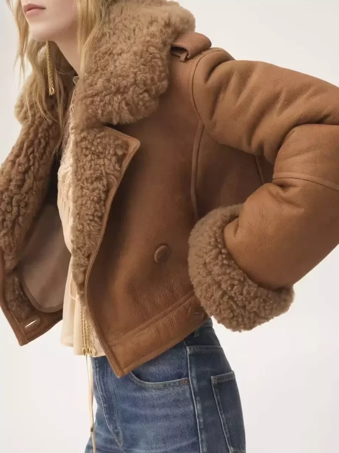 Veste courte carrée en cuir Veste courte carrée en cuir